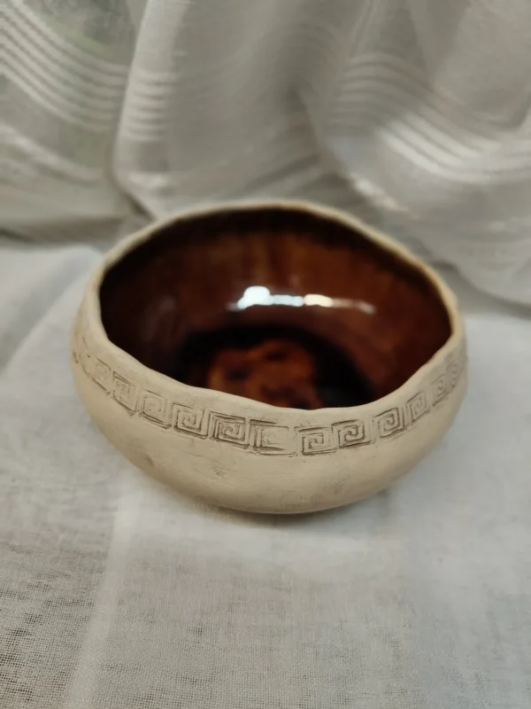 Miseczka ceramiczna z ornamentem — Bursztynowy meander