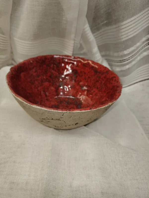 Misa ceramiczna z czerwonym wnętrzem