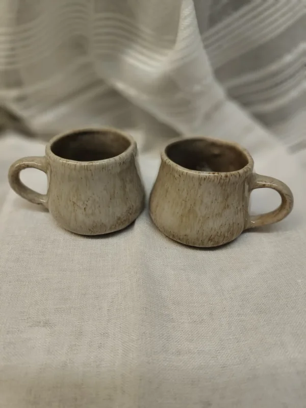 Kubki ceramiczne w naturalnych odcieniach